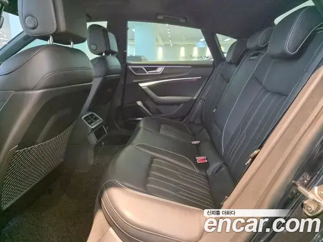 Audi A7 2022 — Фото 11/20