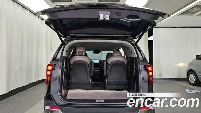 Kia Carnival 2024 — Şəkil 28/36