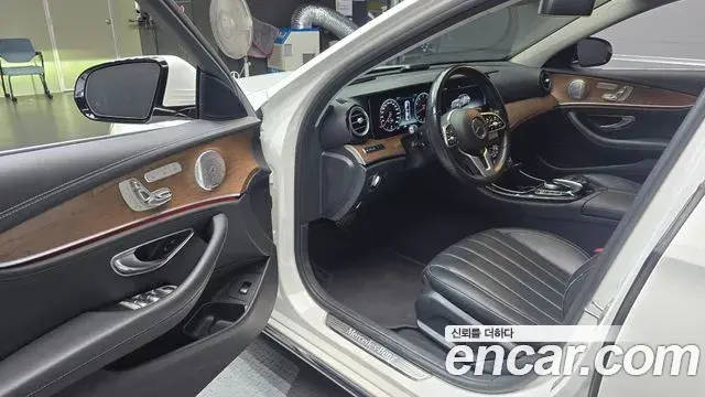 Mercedes-Benz E-Class 2020 — Фото 10/20
