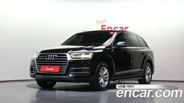 Audi Q7 2019 — Фото 1/20