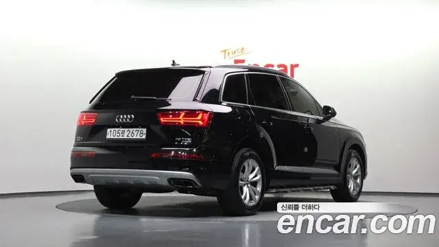 Audi Q7 2019 — Фото 2/20