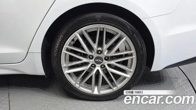Genesis G70 2019 — Photo 8/37