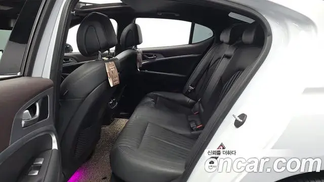 Genesis G70 2019 — Photo 16/37