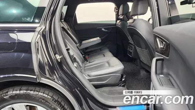 Audi Q7 2021 — Фото 11/20