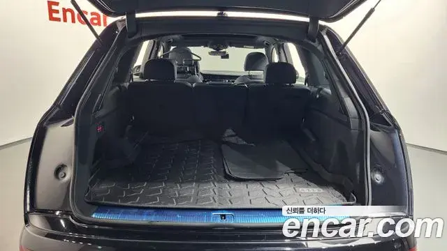 Audi Q7 2021 — Фото 17/20