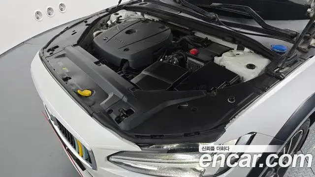 Volvo V90 Cross Country 2020 — ფოტო 5/38