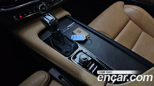 Volvo V90 Cross Country 2020 — ფოტო 35/38