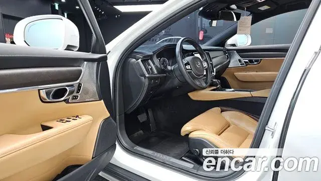 Volvo V90 Cross Country 2020 — ფოტო 8/38