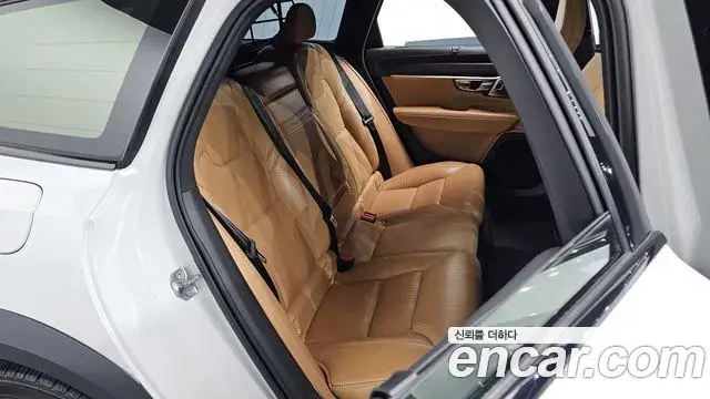 Volvo V90 Cross Country 2020 — ფოტო 6/38