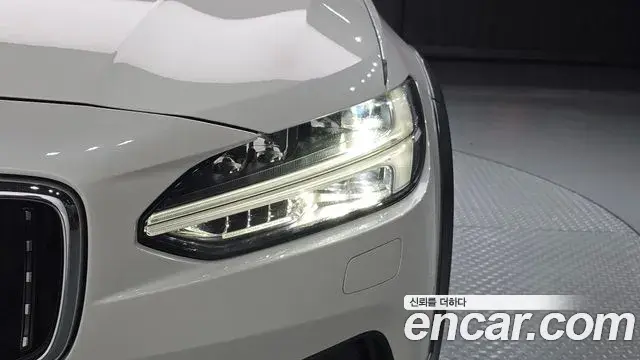 Volvo V90 Cross Country 2020 — ფოტო 7/38