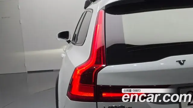 Volvo V90 Cross Country 2020 — ფოტო 23/38