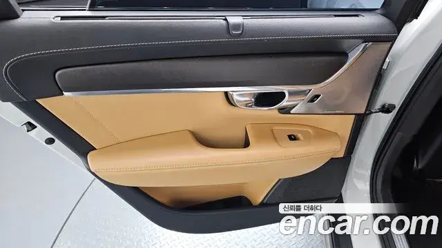 Volvo V90 Cross Country 2020 — ფოტო 20/38