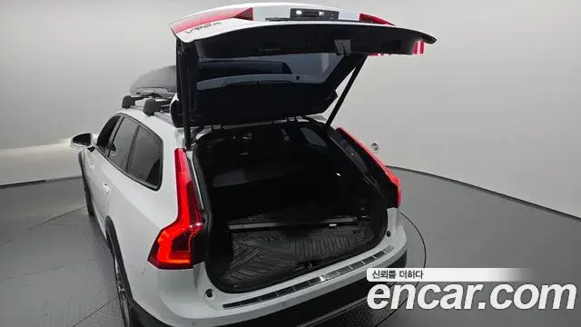 Volvo V90 Cross Country 2020 — ფოტო 34/38