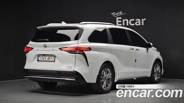 Toyota Sienna 2022 — Photo 35/41