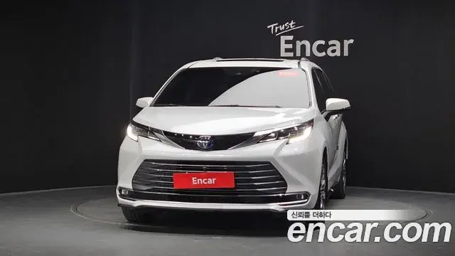 Toyota Sienna 2022 — Photo 18/41