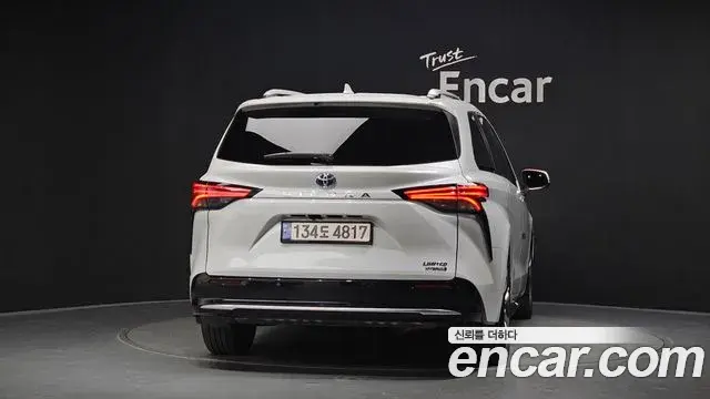 Toyota Sienna 2022 — Photo 36/41