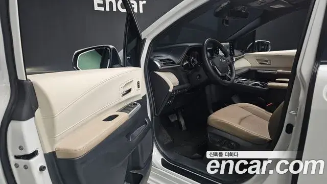 Toyota Sienna 2022 — Photo 33/41