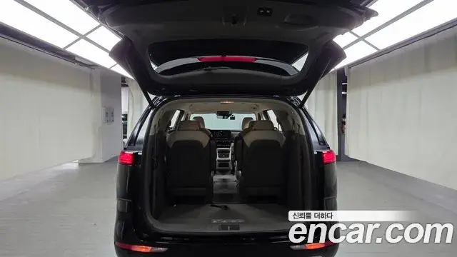 Kia Carnival 2021 — Фото 17/20
