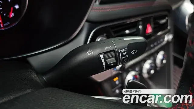 Genesis G70 2019 — Photo 23/36