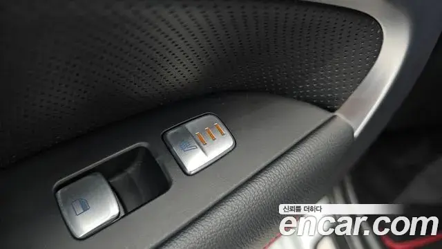 Genesis G70 2019 — Photo 12/36