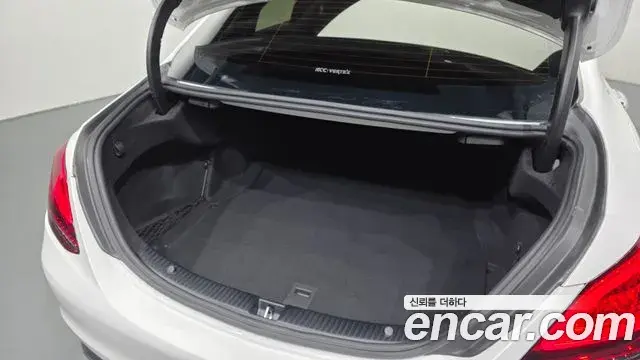 Mercedes-Benz C-Class 2020 — Фото 19/20