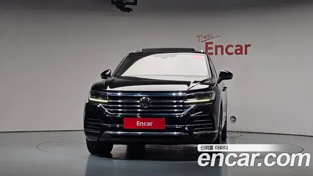 Volkswagen Touareg 2020 — Şəkil 27/36