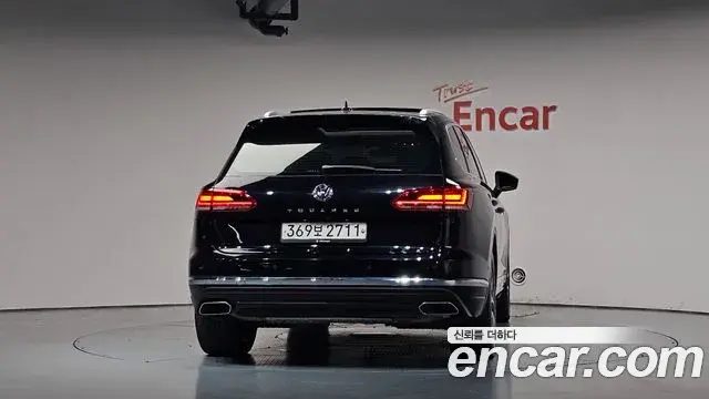 Volkswagen Touareg 2020 — Şəkil 8/36