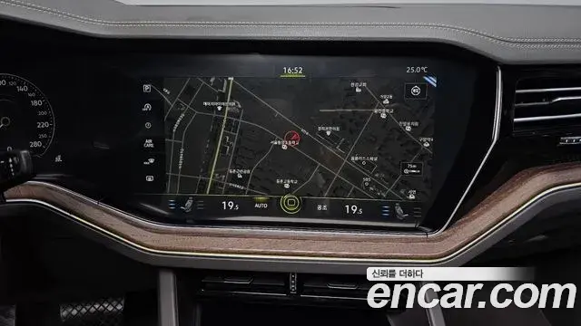 Volkswagen Touareg 2020 — Şəkil 13/36