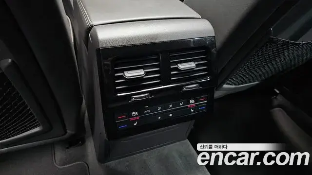 Volkswagen Touareg 2020 — Şəkil 17/36
