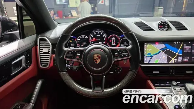Porsche Cayenne 2020 — Фото 12/20
