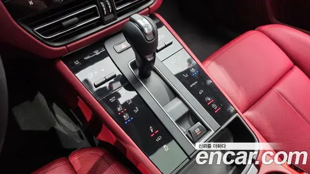Porsche Macan 2022 — Фото 13/20