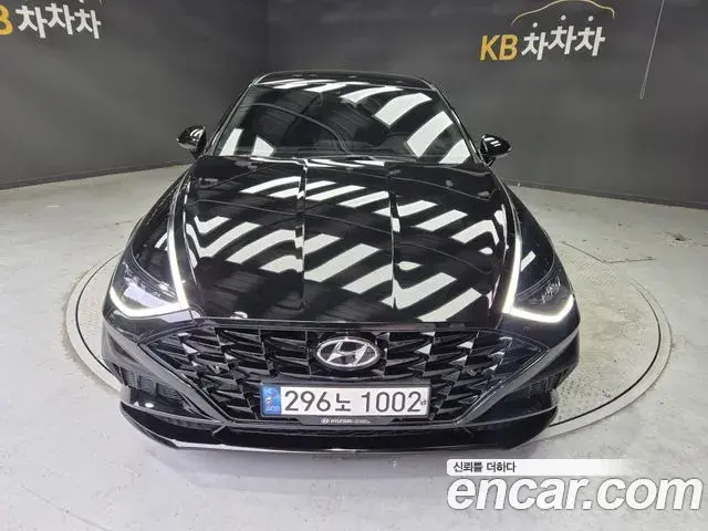 Hyundai Sonata 2021 — Фото 1/20