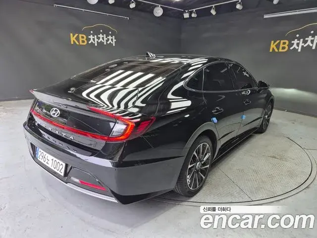 Hyundai Sonata 2021 — Фото 3/20