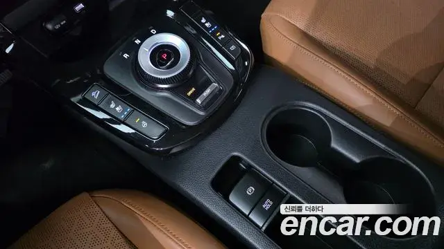 Kia Seltos 2023 — ფოტო 23/30