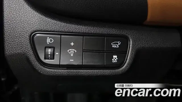 Kia Seltos 2023 — ფოტო 17/30