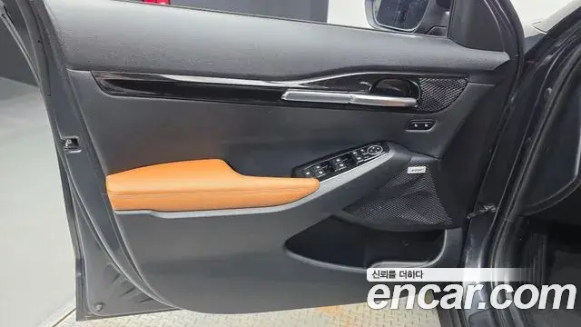 Kia Seltos 2023 — ფოტო 13/30