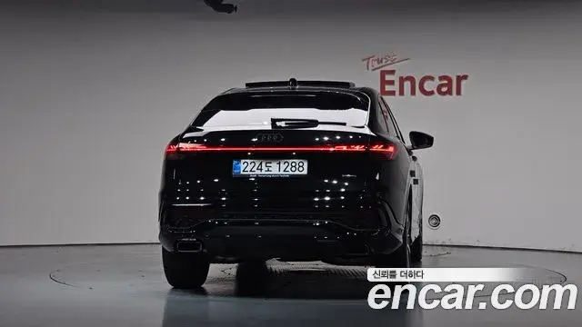 Audi Q5 2025 — Фото 4/20