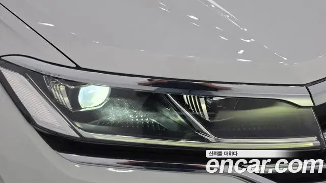 Volkswagen Touareg 2021 — Photo 35/35