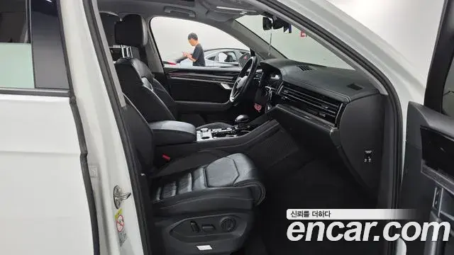 Volkswagen Touareg 2021 — Photo 13/35