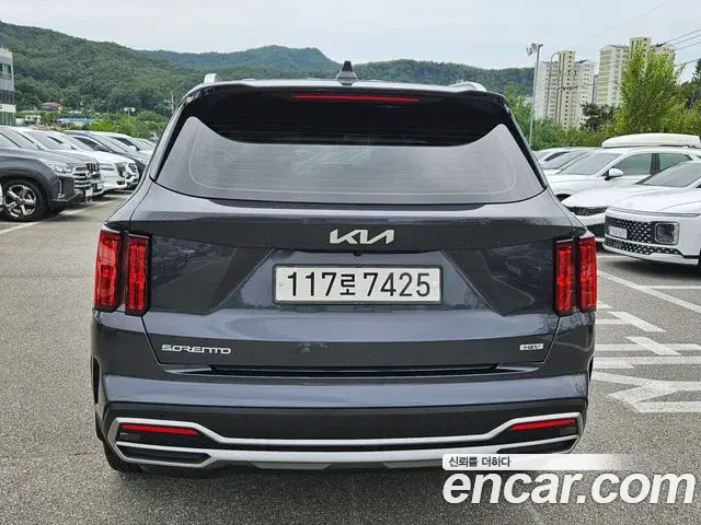 Kia Sorento 2022 — Фото 3/20