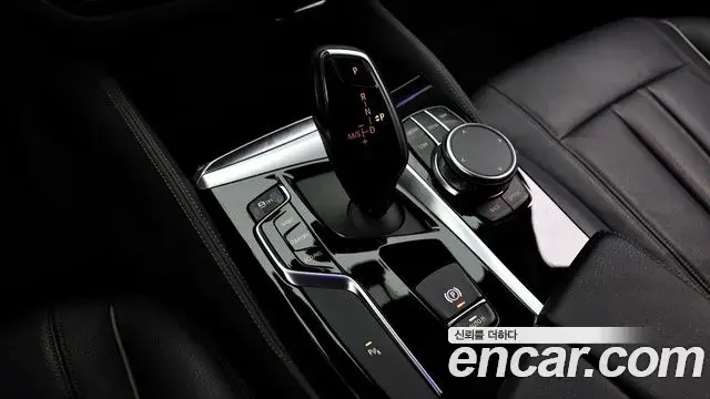 BMW 5 Series 2019 — Фото 8/20