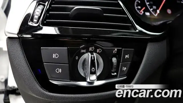 BMW 5 Series 2019 — Фото 17/20
