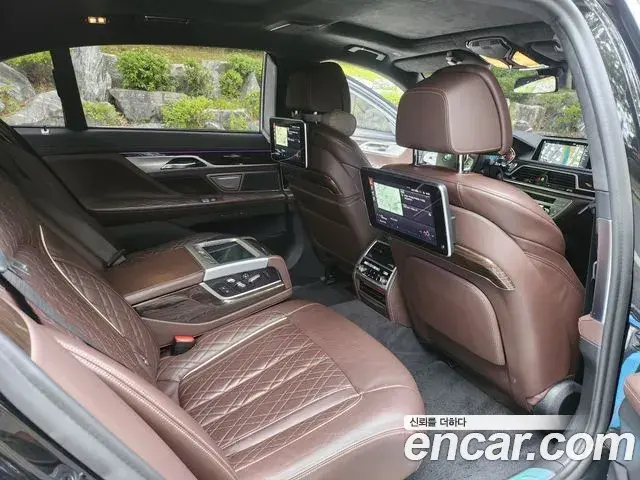 BMW 7 Series 2021 — Фото 10/20