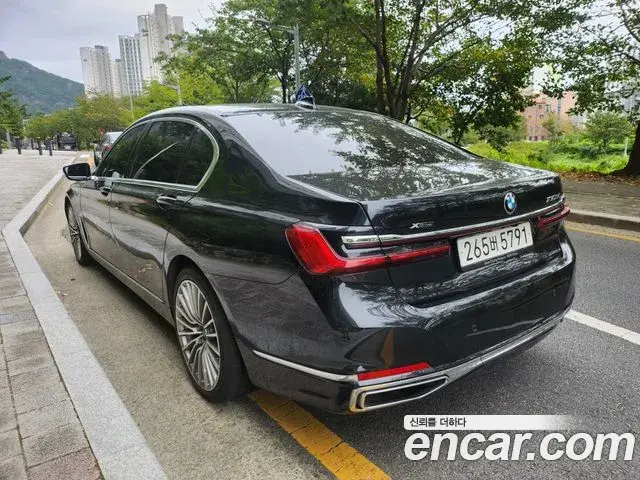 BMW 7 Series 2021 — Фото 16/20