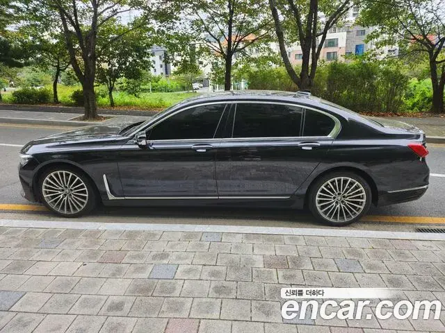 BMW 7 Series 2021 — Фото 19/20