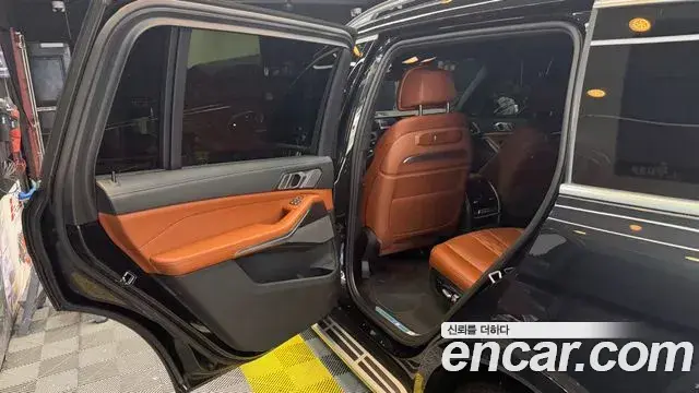 BMW X7 2025 — Фото 12/20