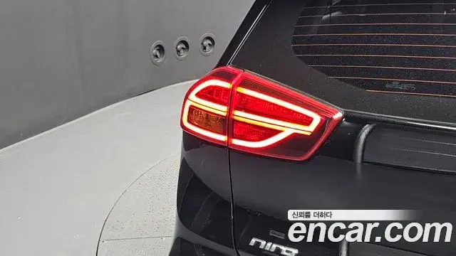 Kia Niro 2019 — Photo 8/37
