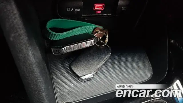 Kia Niro 2019 — Photo 13/37