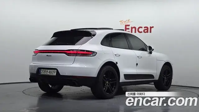 Porsche Macan 2021 — ფოტო 22/34