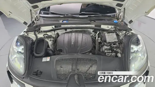 Porsche Macan 2021 — ფოტო 2/34